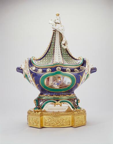 Pot-pourri vase and cover (pot-pourri à vaisseau or pot-pourri en navire)