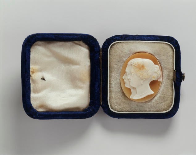 Master: Royal Order of Victoria and Albert: Cameo for a badge