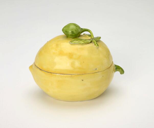 Tureen in the form of a lemon