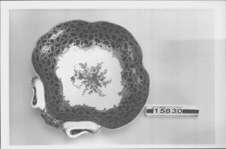 Compotier coquille (part of the caillouté service) Compotier coquille (part of the caillouté service)