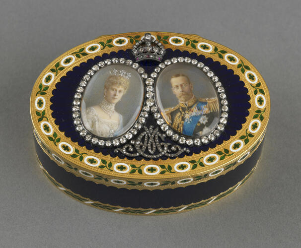 Snuff box