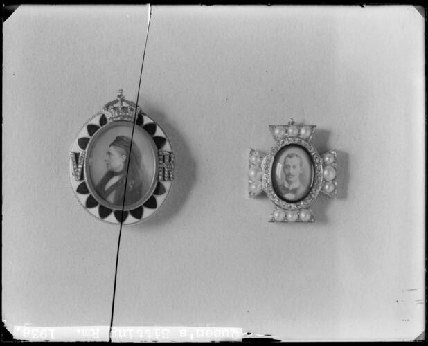 Glass plate negative of miniatures set in jewellery Glass plate negative of miniatures set in jewellery