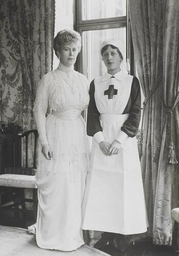 Item: Queen Mary and her daughter Princess Mary Item: Queen Mary and her daughter Princess Mary