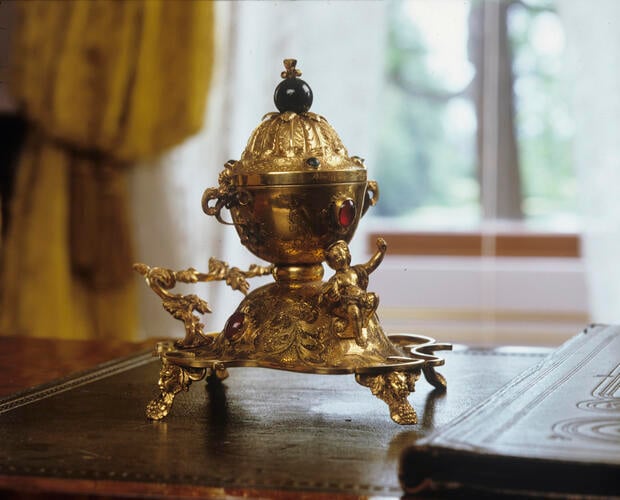 Inkstand