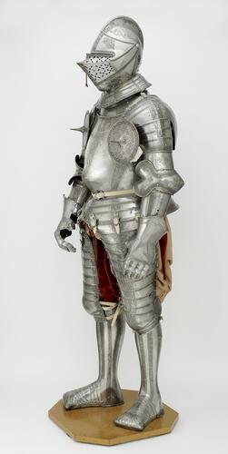 Parts of a field garniture of Duke Julius of Brunswick-Wolfenbüttel with associated helmet, gauntlets, greaves and sabatons