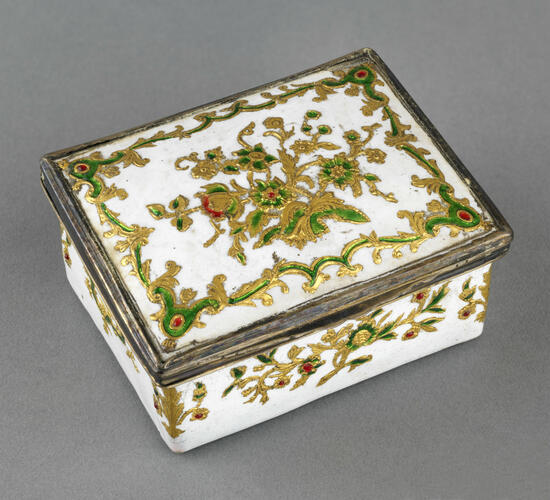 Snuff box