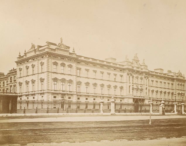 Buckingham Palace - Front