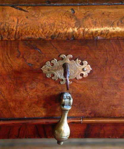 Writing table