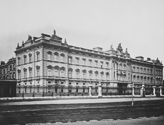 Buckingham Palace, Front Facade