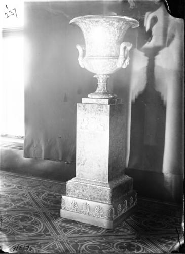Glass plate negative of a monumental vase on plinth Glass plate negative of a monumental vase on plinth