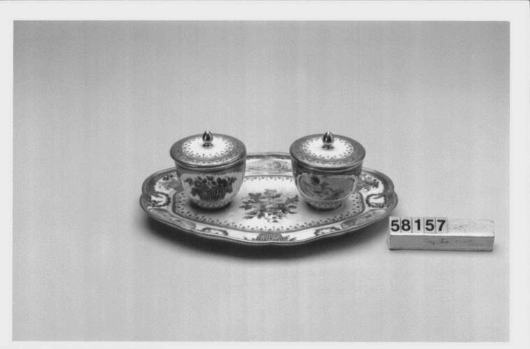 Plateau à deux pots de confiture (part of a service à dessert) Plateau à deux pots de confiture (part of a service à dessert)