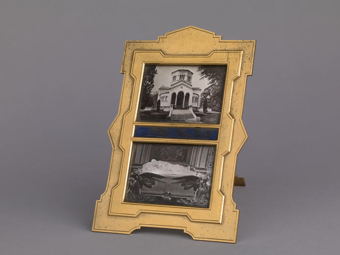 Photograph frame featuring photographs of the Frogmore Mausoleum