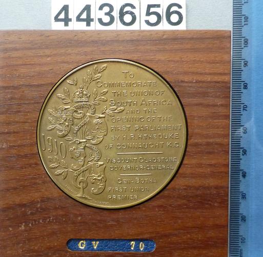 Medal commemorating the opening of the First Parliament of the Union of South Africa Medal commemorating the opening of the First Parliament of the Union of South Africa