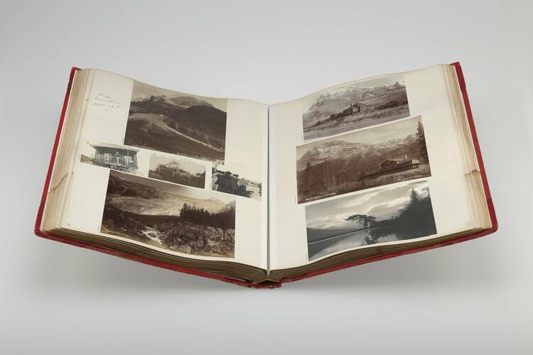 Queen Mary's Album, Volume 8: July 1901 - September 1902