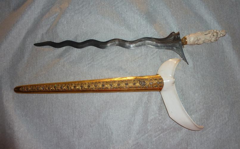 Dagger (kris) and sheath