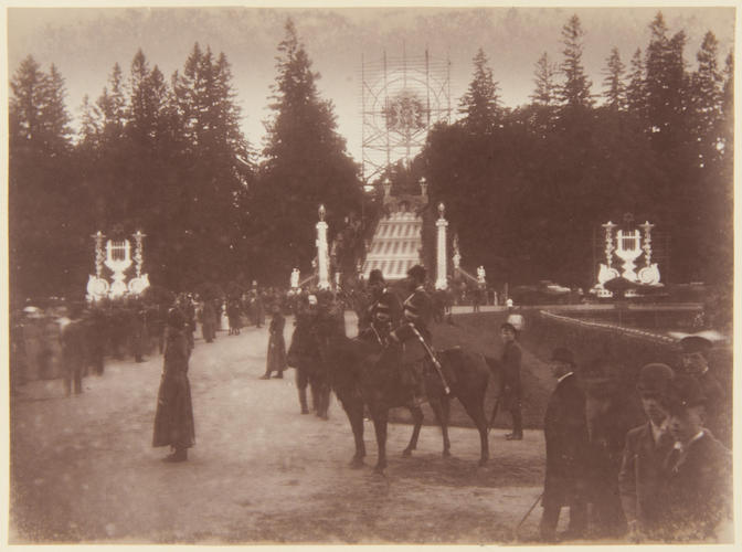 Crowds and soldiers, near the chequerboard fountain, Peterhof. [Peterhof, 1893. ]