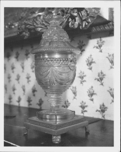 Pair of urns with covers Pair of urns with covers