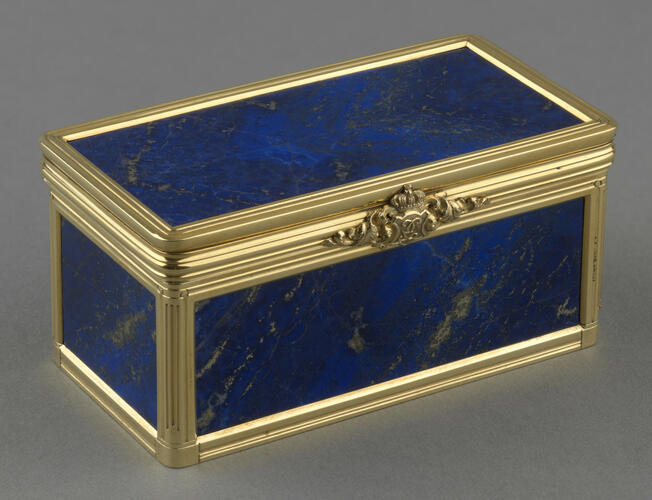 Snuff box