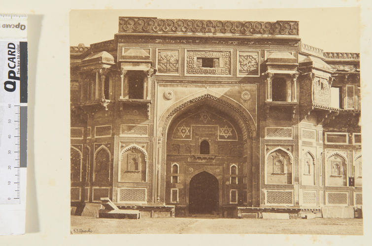Gateway of Jehangeer Mahal, Agra Gateway of Jehangeer Mahal, Agra