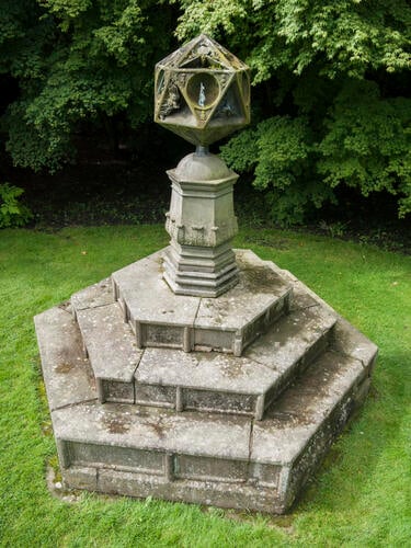 Polyhedral sundial