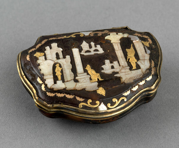 Snuff box