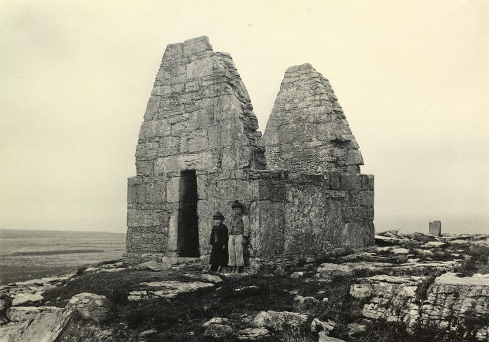 Teampull-Benin, Inishmore, County Galway Teampull-Benin, Inishmore, County Galway