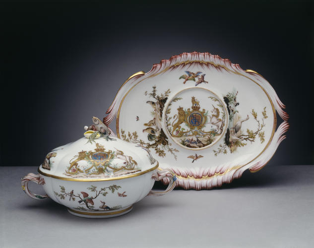 Master: Broth basin, cover and oval stand
Item: Cover Master: Broth basin, cover and oval stand
Item: Cover