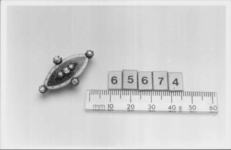 Brooch containing hair of Francis, Duke of Teck (1837-1900)