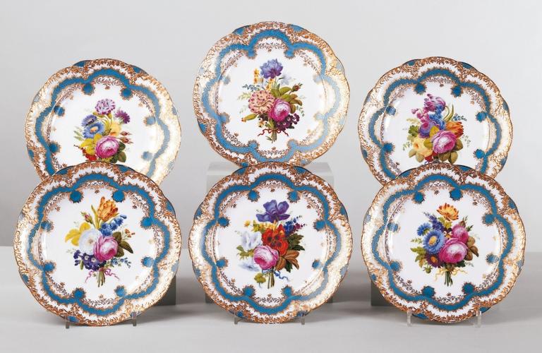 Assiette à guirlandes