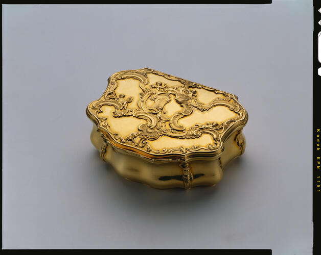 Snuff box containing a miniature of Frederick, Prince of Wales (1707-1751) and Augusta, Princess of Wales (1719-1772)