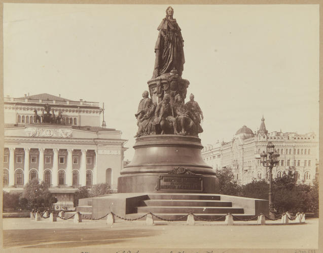 Monument to Catherine the Great and the Alexandrinsky Theatre, St Petersburg Monument to Catherine the Great and the Alexandrinsky Theatre, St Petersburg