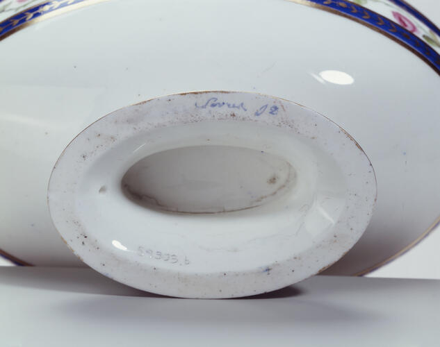 Seau à bouteille (part of a service)