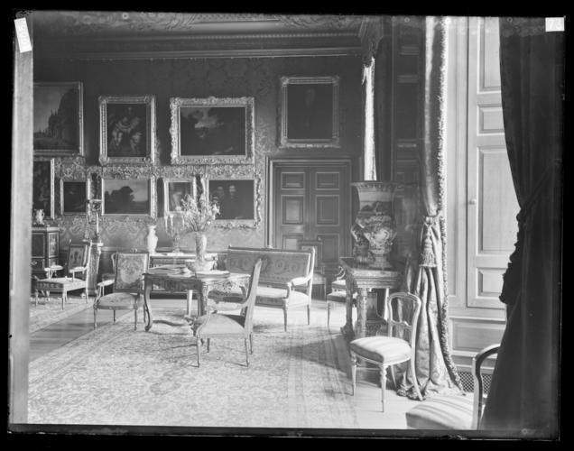 Glass plate negative: Picture Gallery, Windsor Castle, June 1905 Glass plate negative: Picture Gallery, Windsor Castle, June 1905