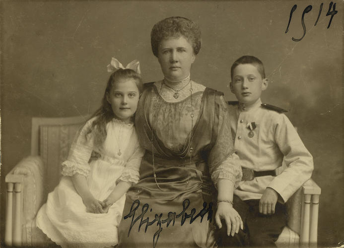 Grand Duchess Elisabeth Mavrikievna, Prince George Constantinovich and Princess Vera Constantinovna Grand Duchess Elisabeth Mavrikievna, Prince George Constantinovich and Princess Vera Constantinovna