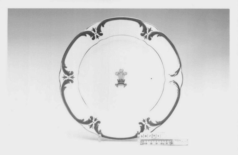 Set of dinner plates