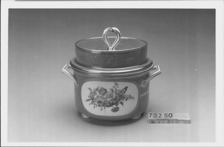 Seau or jatte a glace (part of a dinner and dessert service) Seau or jatte a glace (part of a dinner and dessert service)