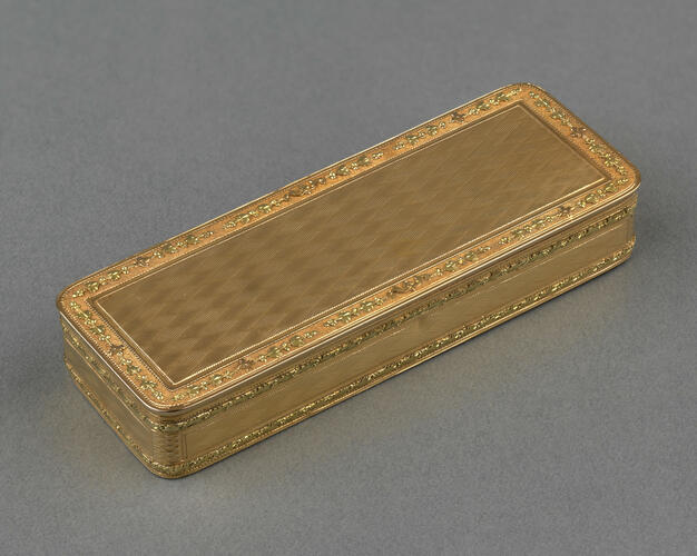 Snuff box