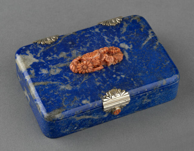 Snuff box