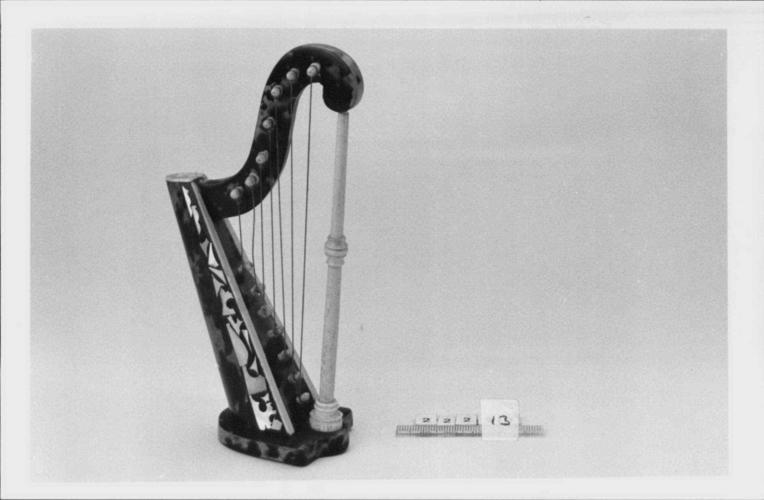 Miniature harp