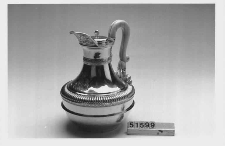 Hot water jug