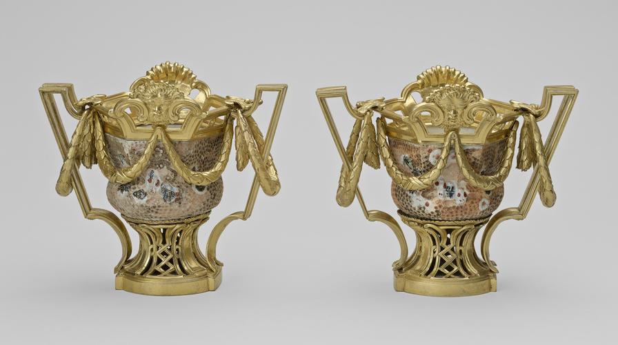 Master: Pair of jars with mounts