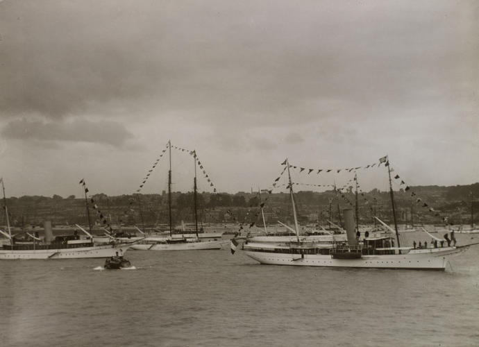 Cowes Regatta, 1909 Cowes Regatta, 1909
