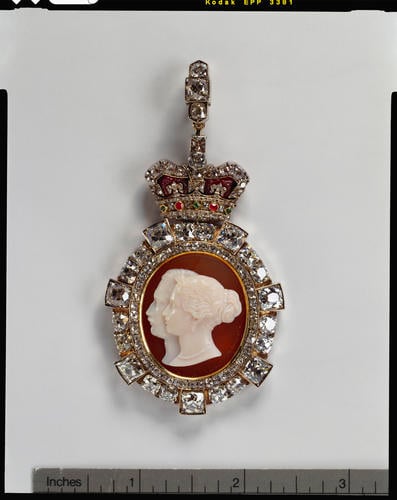 Royal Order of Victoria & Albert: Princess Helena's Badge