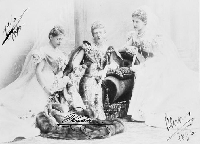 Photograph of Duchess Vera of Württemberg and her daughters Elsa and Olga, 1896