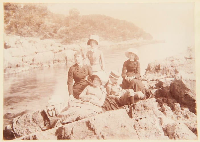 The Princesses Amélie and Hélène of Orléans, daughters of the Count and Countess of Paris, with Prince Jean, Princess Marie and Princess Marguérite of Orléans, children of the Duke and Duchess of Chartres The Princesses Amélie and Hélène of Orléans, daughters of the Count and Countess of Paris, with Prince Jean, Princess Marie and Princess Marguérite of Orléans, children of the Duke and Duchess of Chartres