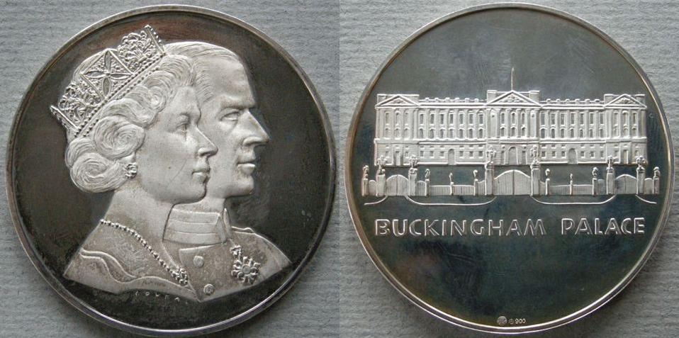Austria. Medal depicting Buckingham Palace Austria. Medal depicting Buckingham Palace