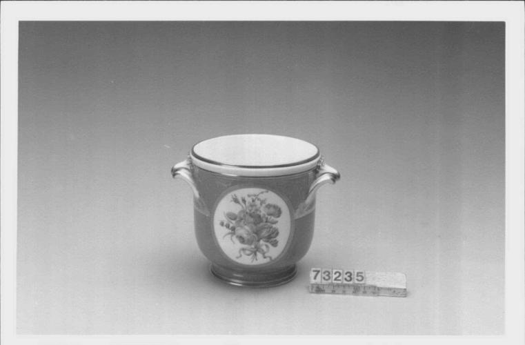 Seau a liqueur rond (part of a dinner and dessert service) Seau a liqueur rond (part of a dinner and dessert service)