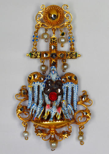 Pelican in her piety pendant jewel
