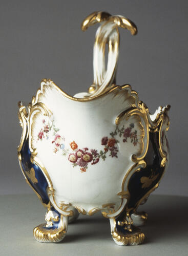 Master: Set of sauce boats
Item: The Mecklenburg Service Master: Set of sauce boats
Item: The Mecklenburg Service
