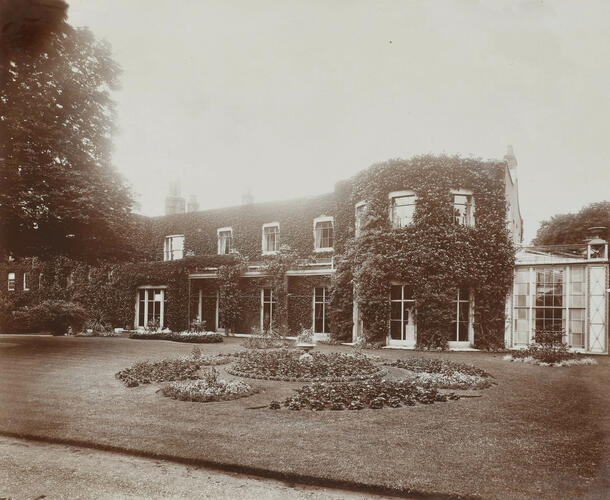 Photograph of Cambridge Cottage, Kew 1904